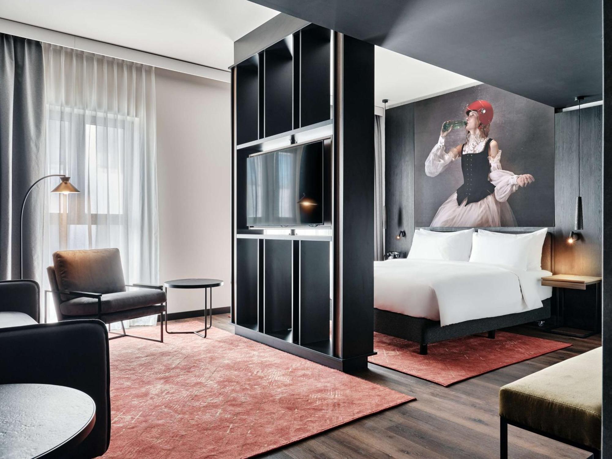 Radisson Red Hotel & Radisson Red Apartments, クラクフ エクステリア 写真