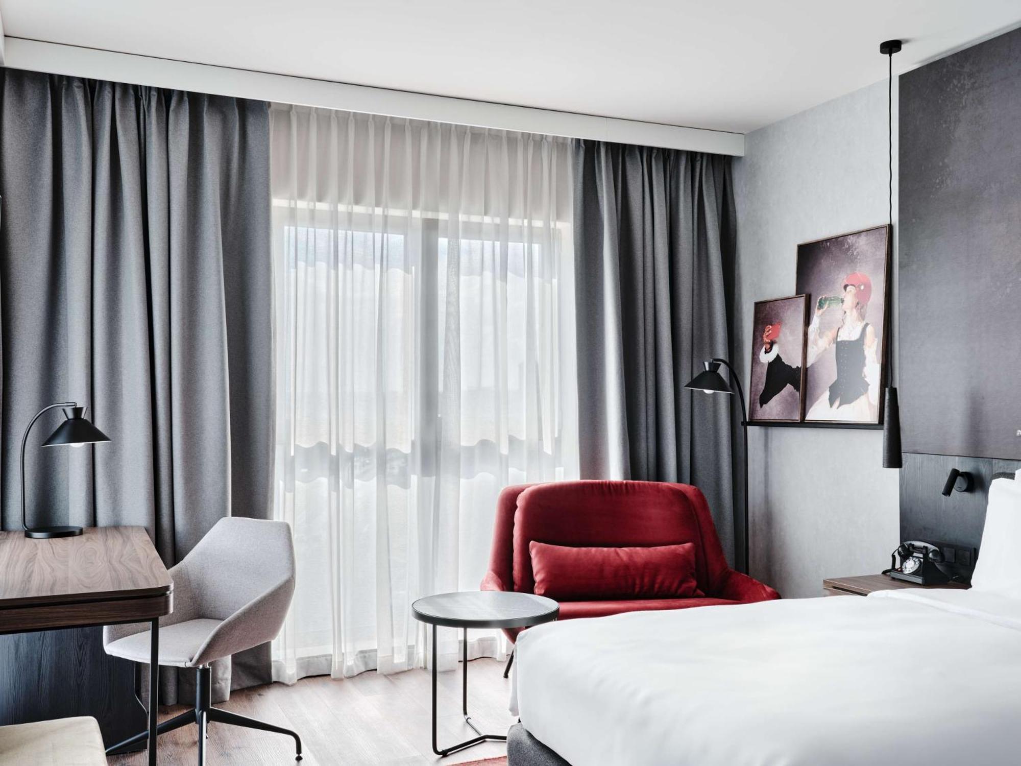 Radisson Red Hotel & Radisson Red Apartments, クラクフ エクステリア 写真