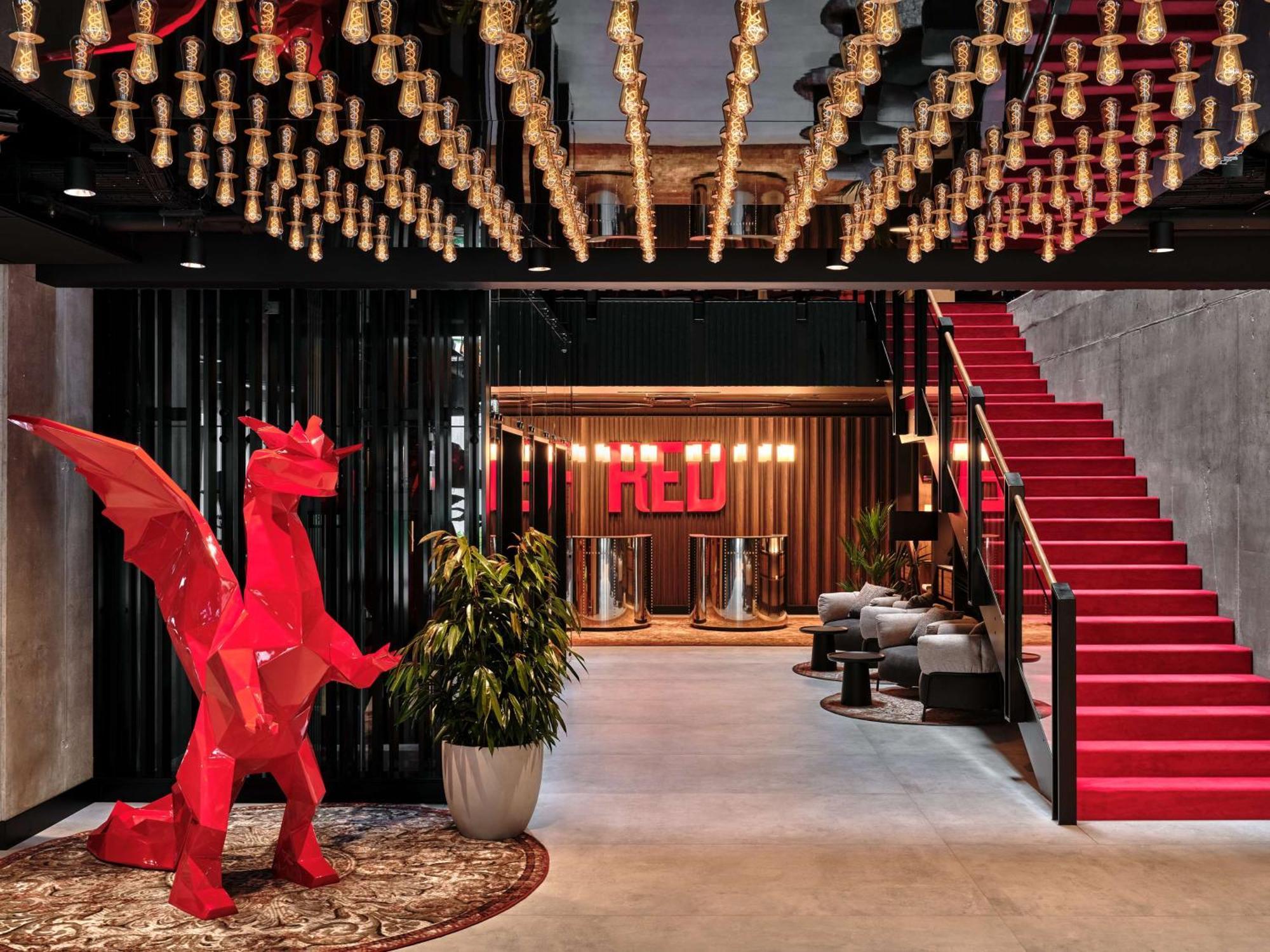 Radisson Red Hotel & Radisson Red Apartments, クラクフ エクステリア 写真