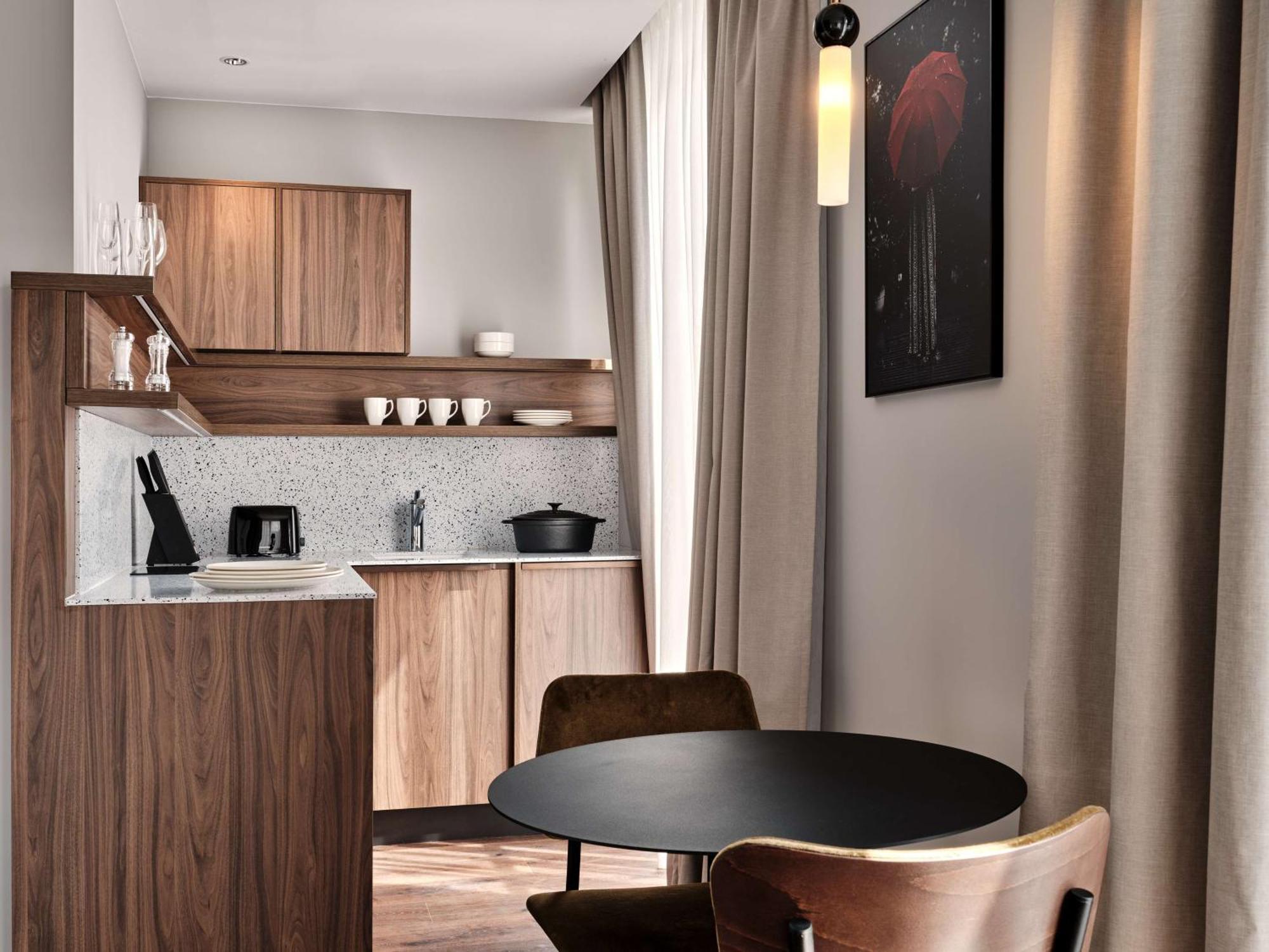 Radisson Red Hotel & Radisson Red Apartments, クラクフ エクステリア 写真