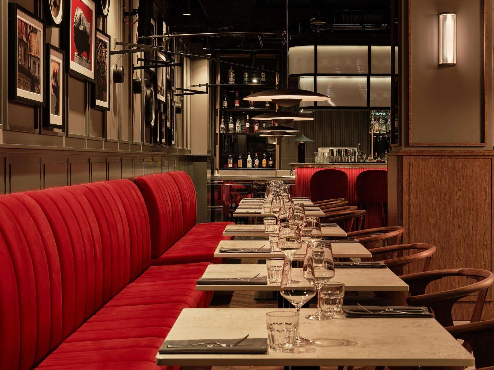 Radisson Red Hotel & Radisson Red Apartments, クラクフ エクステリア 写真