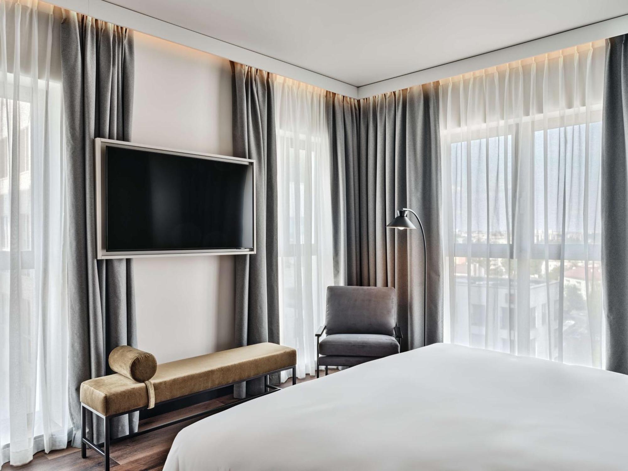 Radisson Red Hotel & Radisson Red Apartments, クラクフ エクステリア 写真