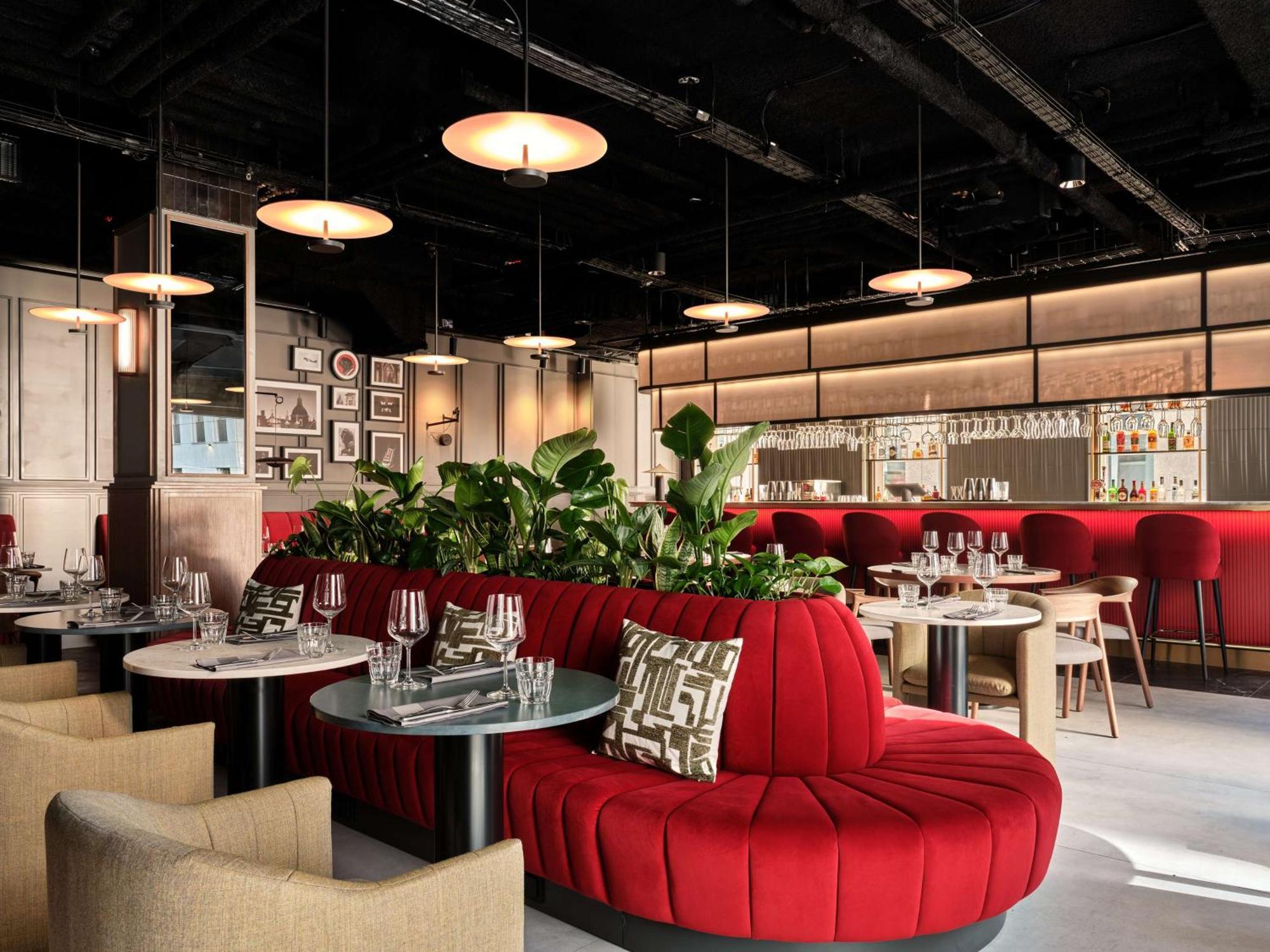 Radisson Red Hotel & Radisson Red Apartments, クラクフ エクステリア 写真