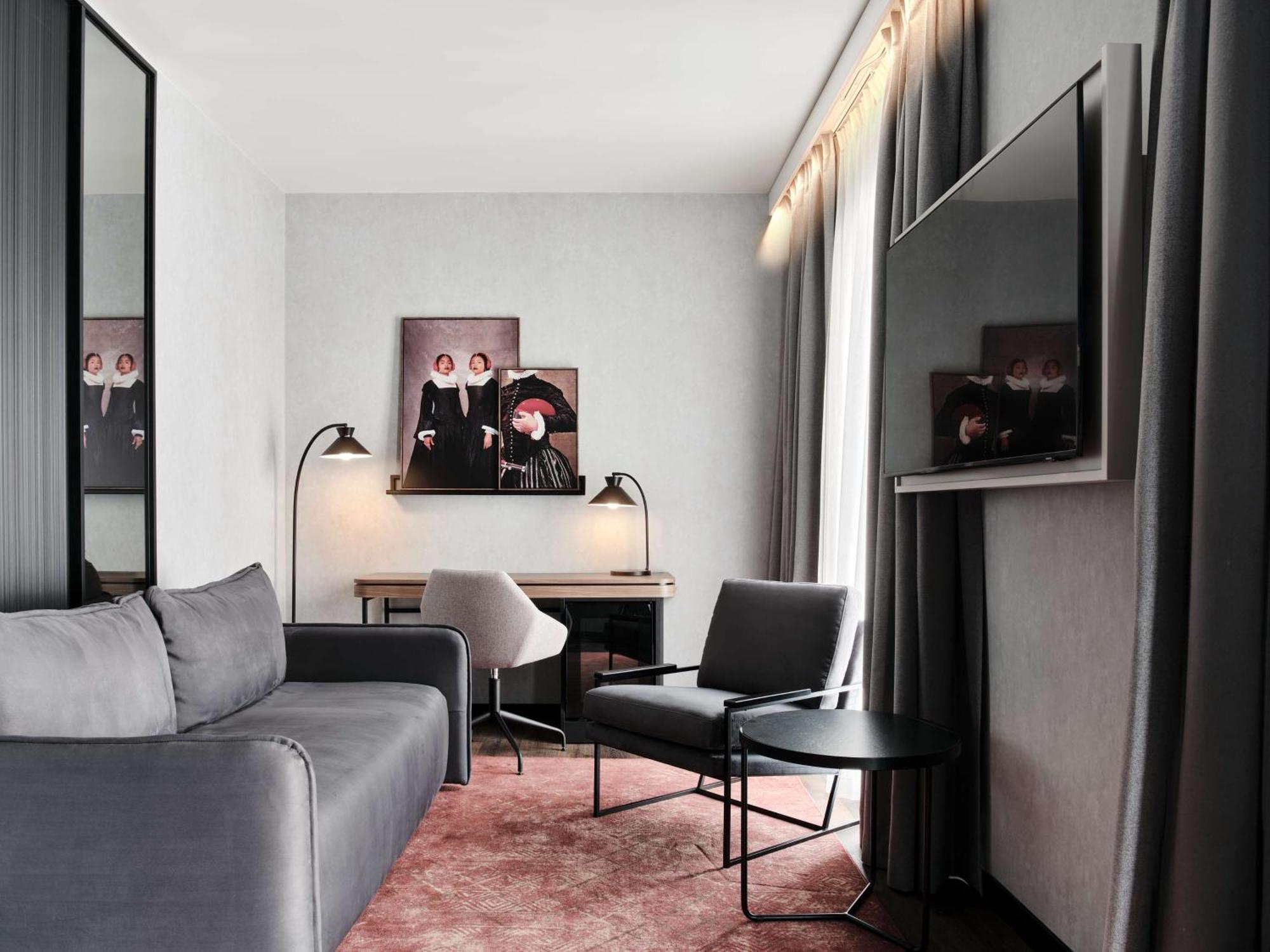 Radisson Red Hotel & Radisson Red Apartments, クラクフ エクステリア 写真