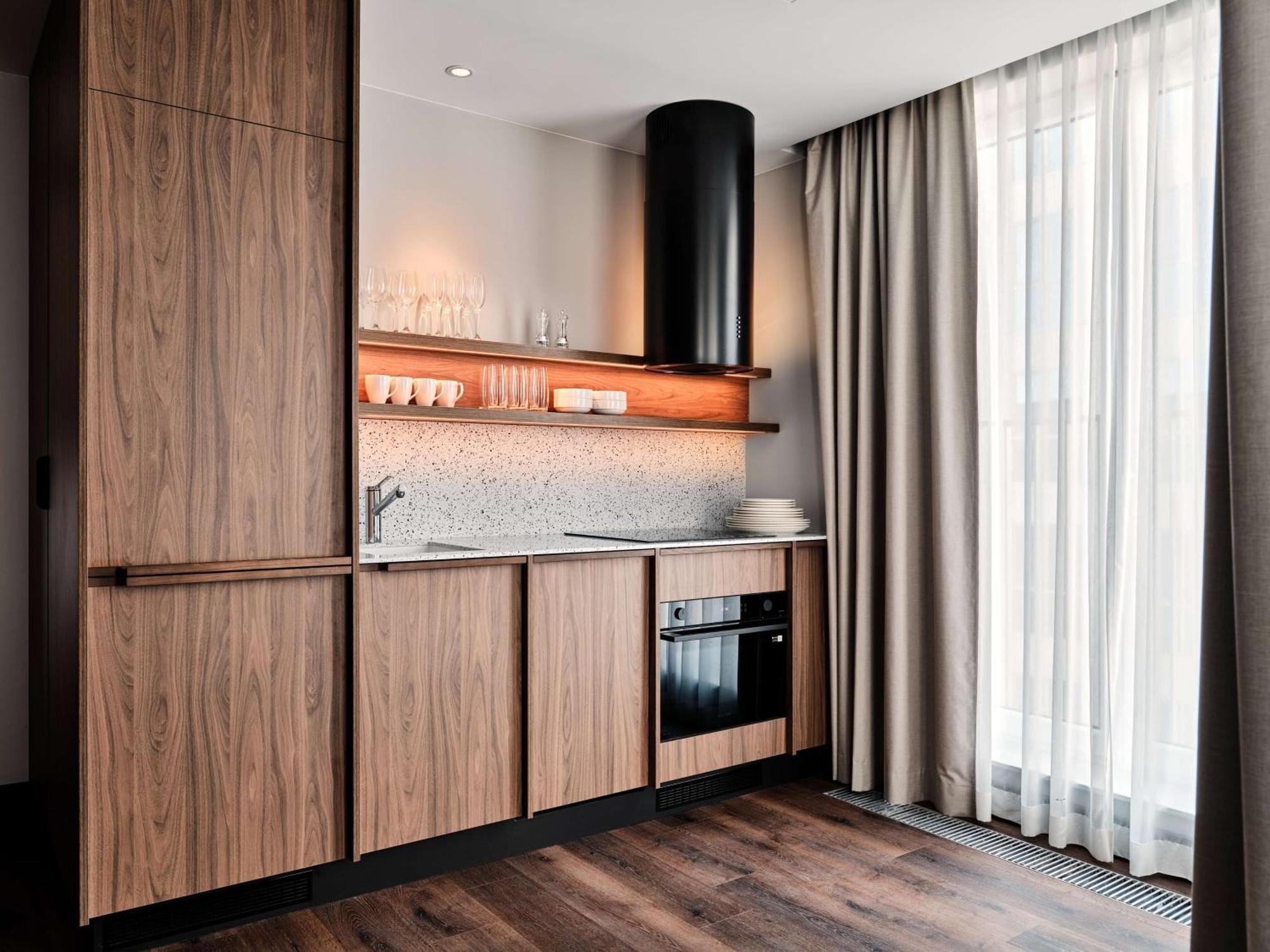 Radisson Red Hotel & Radisson Red Apartments, クラクフ エクステリア 写真