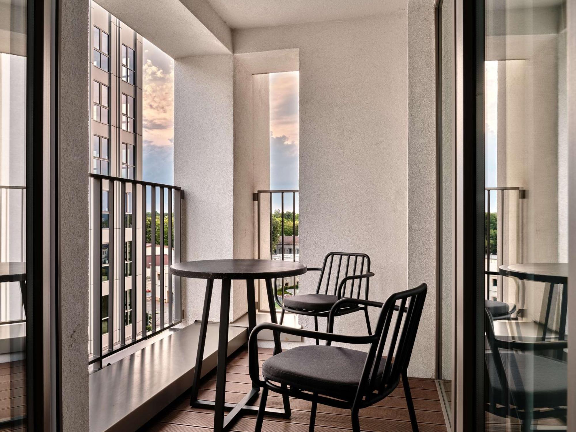 Radisson Red Hotel & Radisson Red Apartments, クラクフ エクステリア 写真
