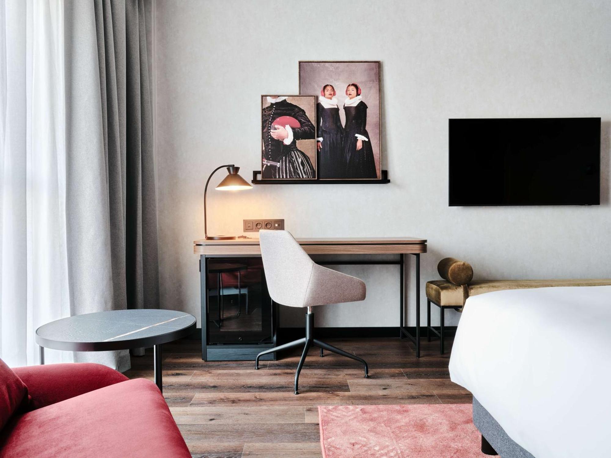 Radisson Red Hotel & Radisson Red Apartments, クラクフ エクステリア 写真