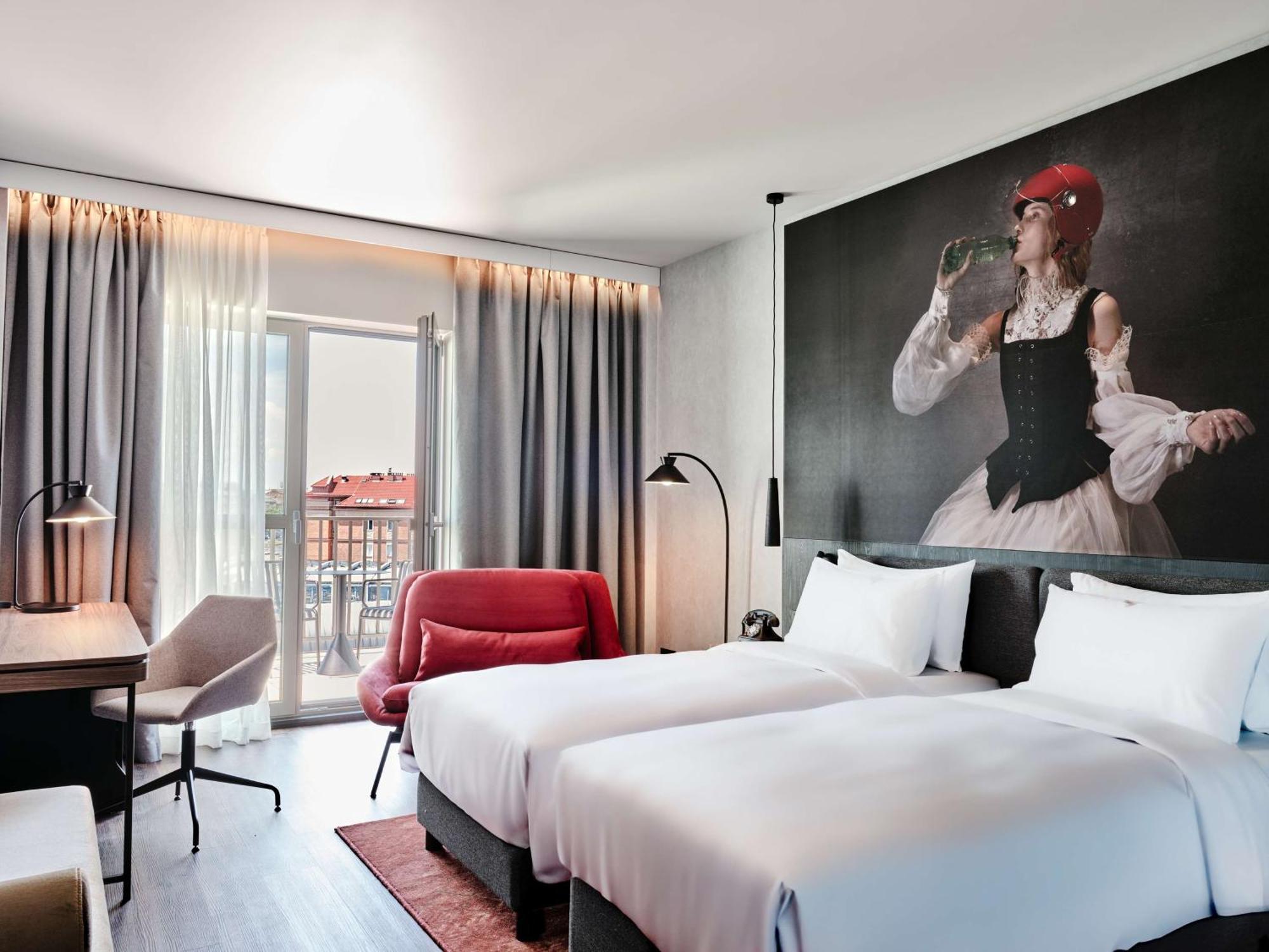 Radisson Red Hotel & Radisson Red Apartments, クラクフ エクステリア 写真