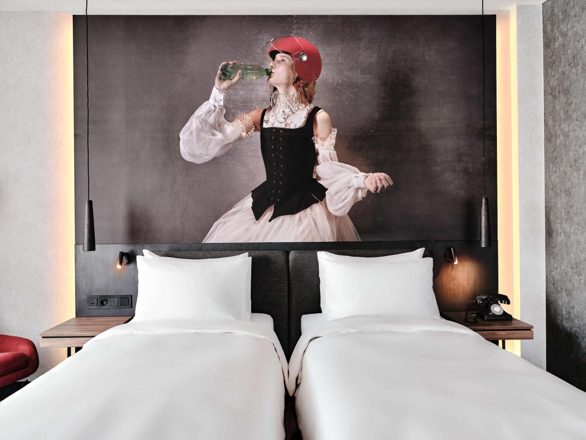 Radisson Red Hotel & Radisson Red Apartments, クラクフ エクステリア 写真