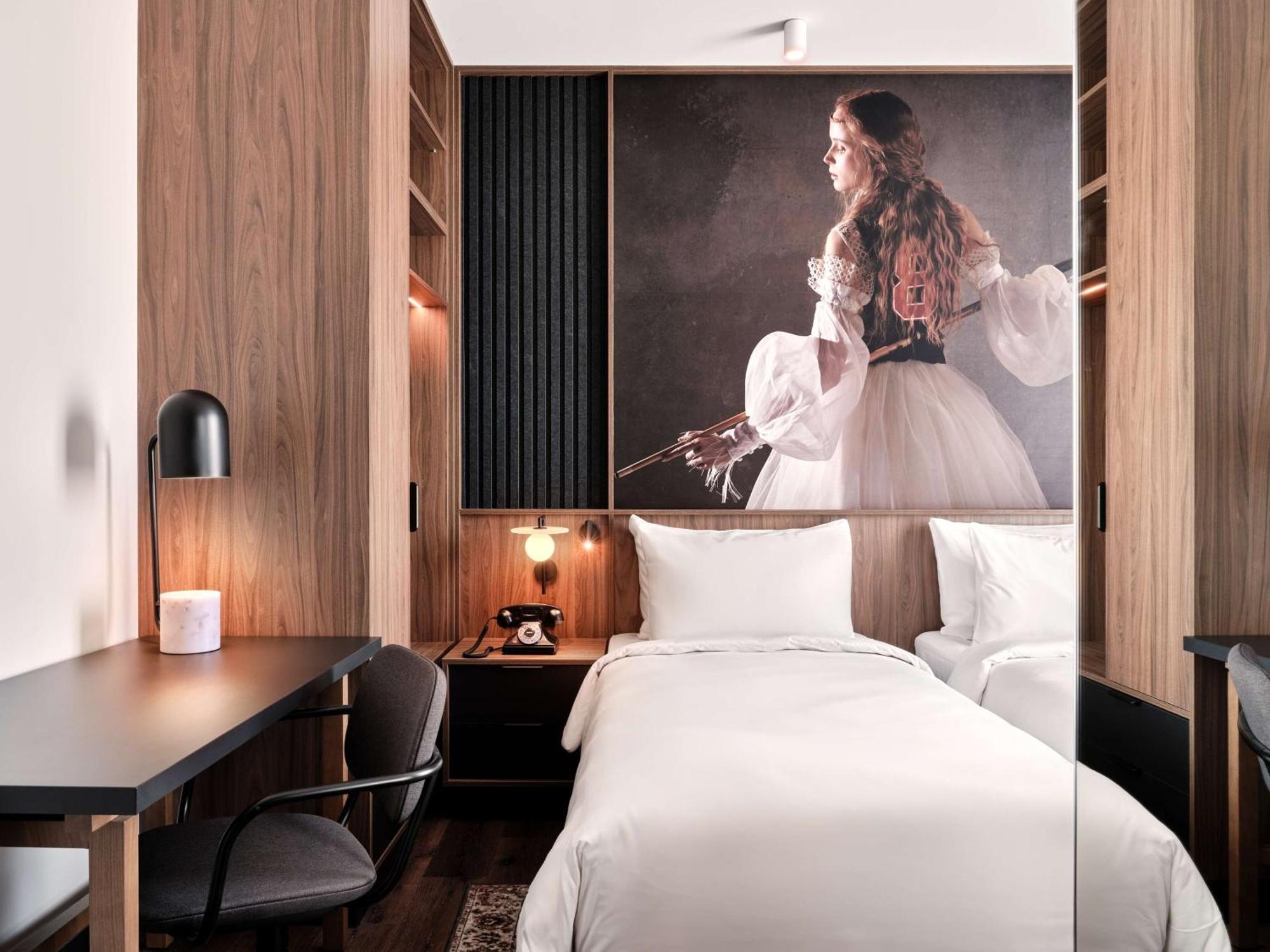 Radisson Red Hotel & Radisson Red Apartments, クラクフ エクステリア 写真