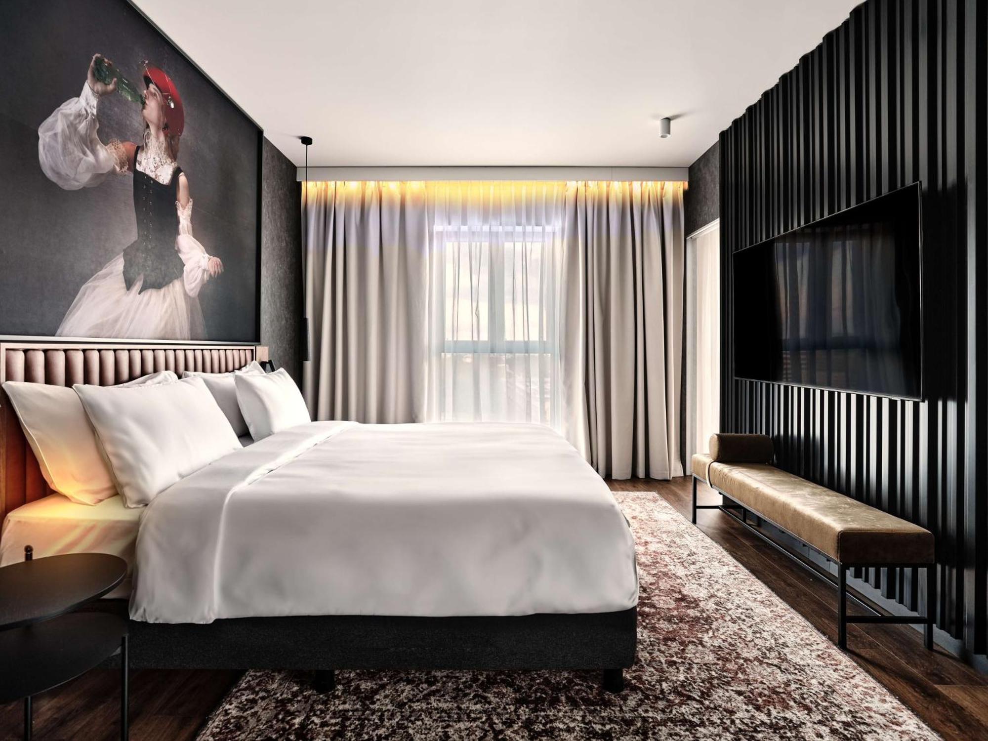 Radisson Red Hotel & Radisson Red Apartments, クラクフ エクステリア 写真