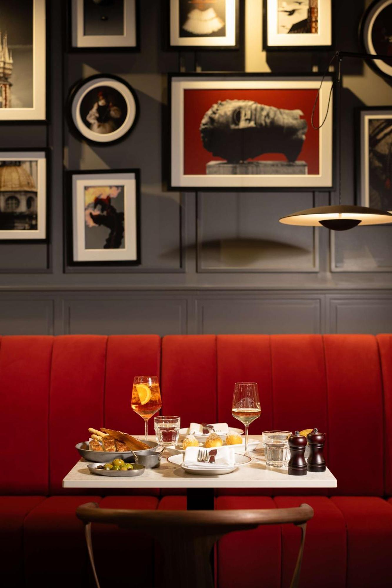 Radisson Red Hotel & Radisson Red Apartments, クラクフ エクステリア 写真
