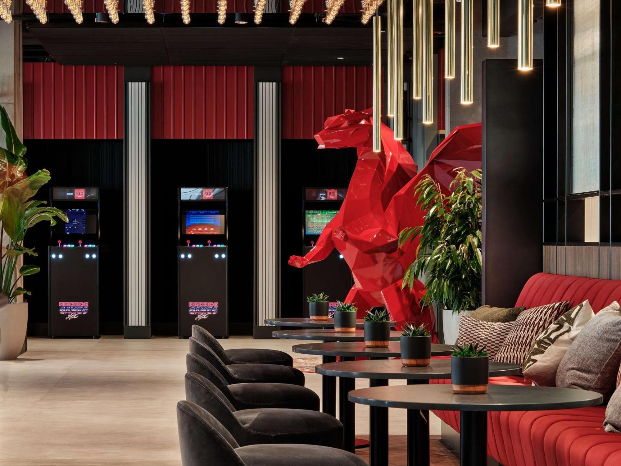 Radisson Red Hotel & Radisson Red Apartments, クラクフ エクステリア 写真