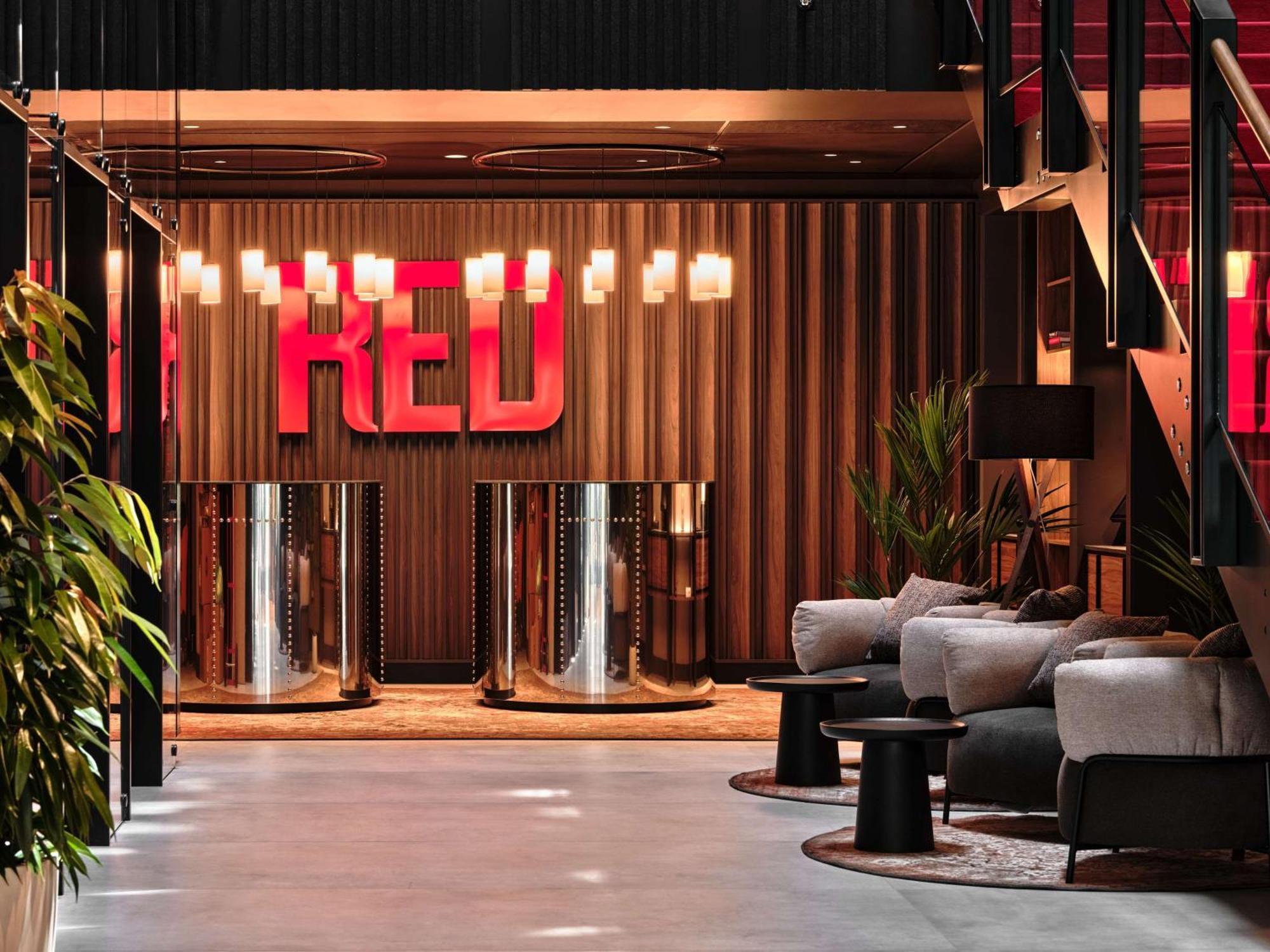 Radisson Red Hotel & Radisson Red Apartments, クラクフ エクステリア 写真